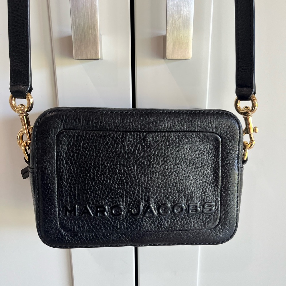 🔥🔥MARC JACOBS THE LEATHER MINI BOX CROSSBODY BAG. (GUC) Paid $295🔥🔥